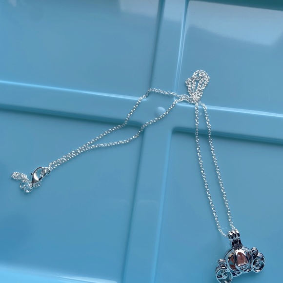 Jewelry - carriage necklace with saltwater pearl